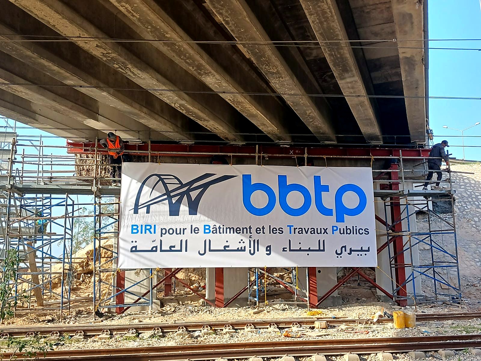 Vérinage des tabliers sur palées provisoires, ponts ferroviaires de Sousse